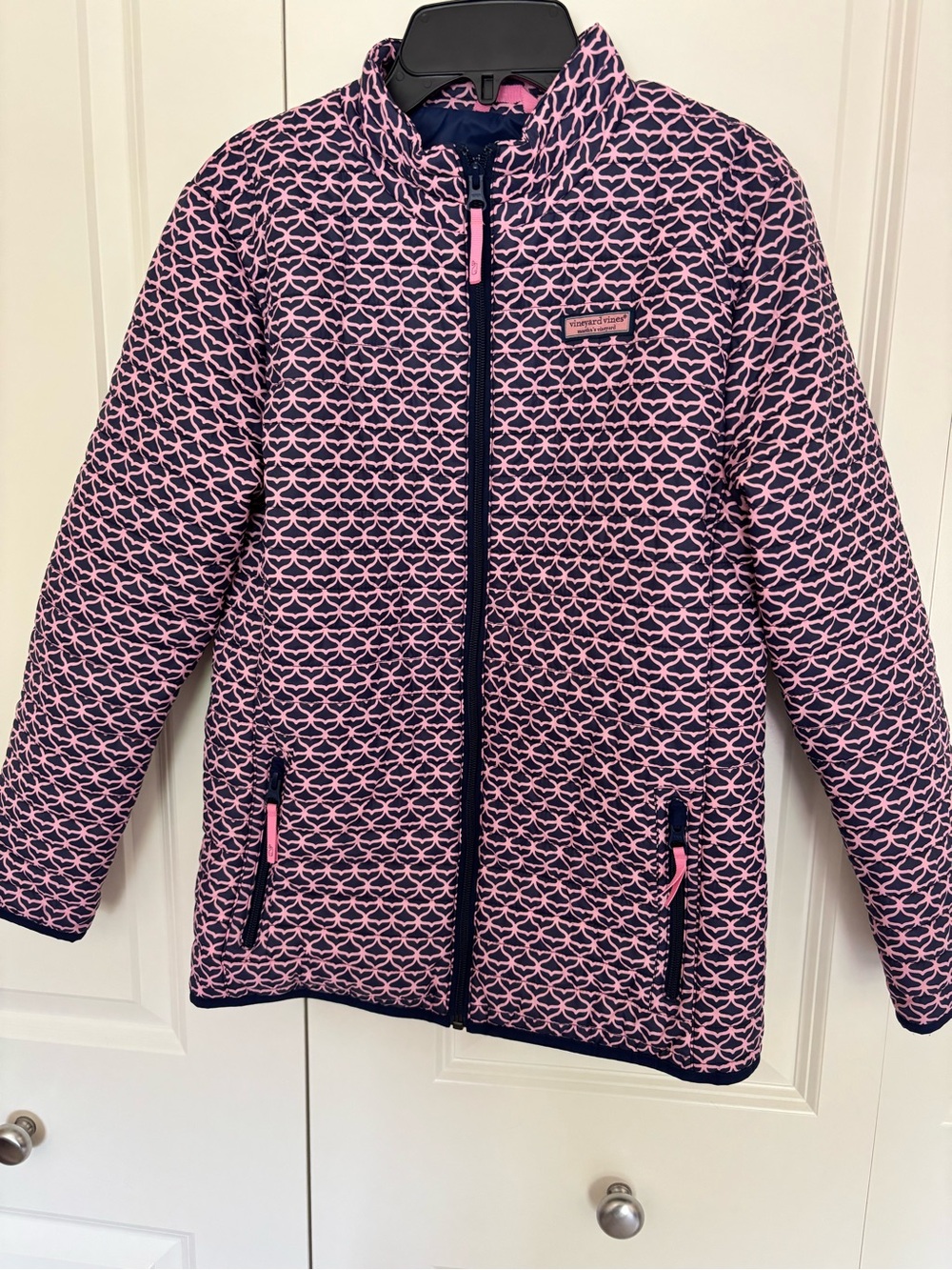 Girl Vineyard Vines performance lightweight puffer whaletail jacket navy pink 16